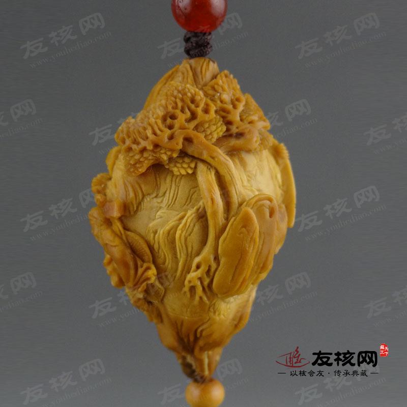 虞伟东 西游记单籽橄榄核雕 背面