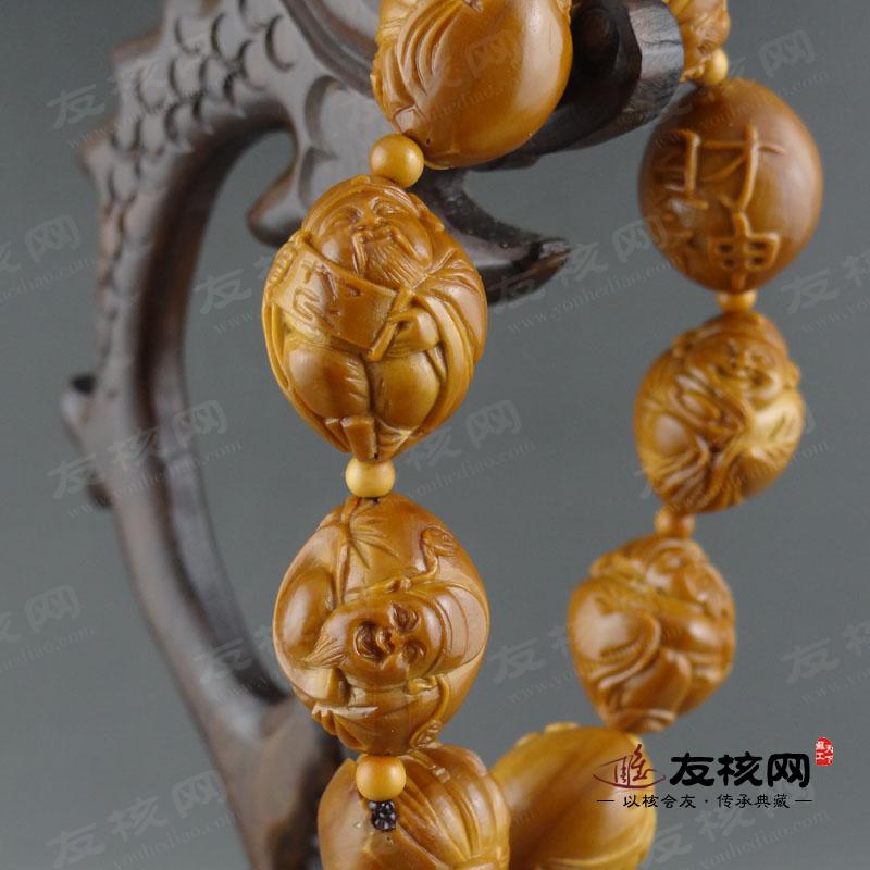 苏工橄榄核雕 郁松 小财神 侧面