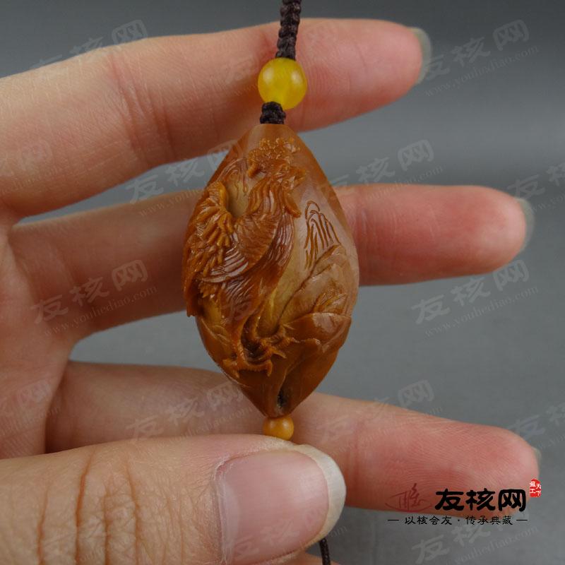 陈任华 金鸡报晓 橄榄核雕 单籽 细节