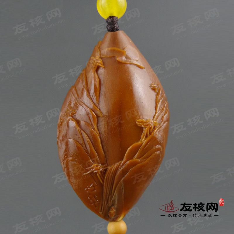 陈任华 三羊开泰 橄榄核雕 单籽 落款